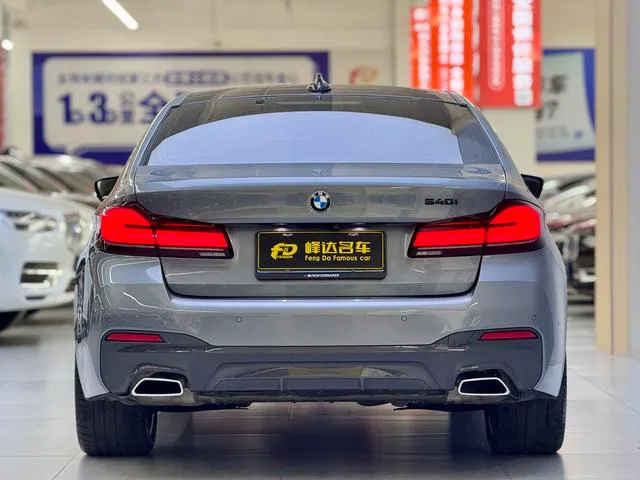 BMW 5 Series 2022 540i Edición de moda M Conjunto deportivo interior foto 17