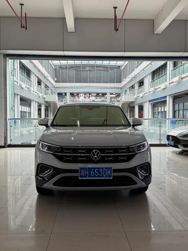 Volkswagen Tayron 2024 330TSI Deux roues motrices, luxe Plus Version avancée extérieur photo 2 Volkswagen Tayron 2024 330TSI Deux roues motrices, luxe Plus Version avancée extérieur photo 2