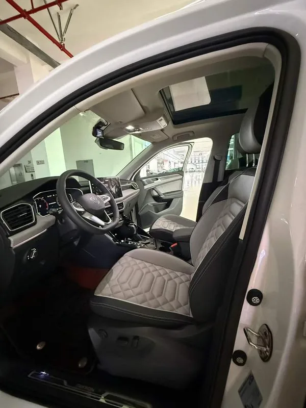 Volkswagen Tayron 2024 330TSI Deux roues motrices, luxe Plus Version avancée intérieur photo 6 Volkswagen Tayron 2024 330TSI Deux roues motrices, luxe Plus Version avancée intérieur photo 6