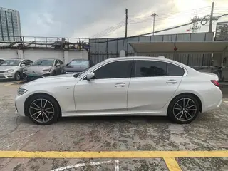 BMW 3 Series 2022 320Li M Conjunto deportivo exterior foto 5