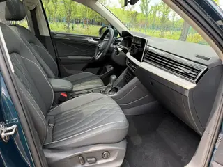Volkswagen Tiguan L 2022 330TSI Automatic two-wheel drive R-Line Flagship Edition interior photo 11