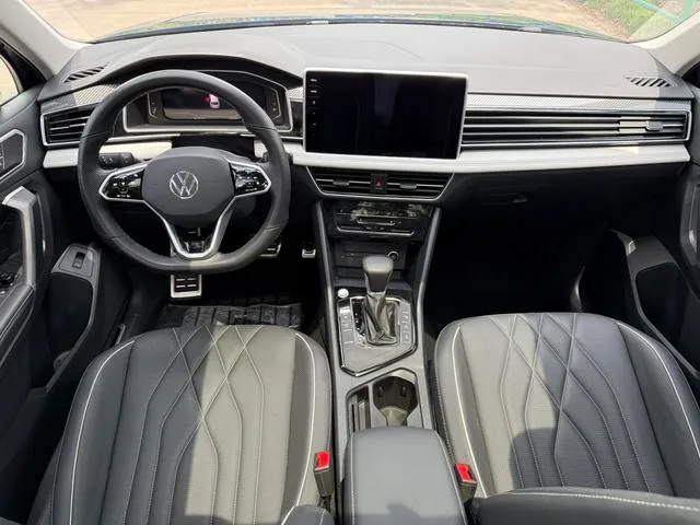 Volkswagen Tiguan L 2022 330TSI Automatic two-wheel drive R-Line Flagship Edition interior photo 12