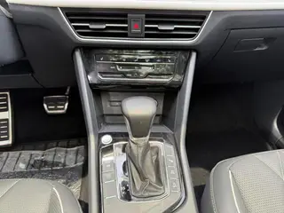 Volkswagen Tiguan L 2022 330TSI Automatic two-wheel drive R-Line Flagship Edition interior photo 13