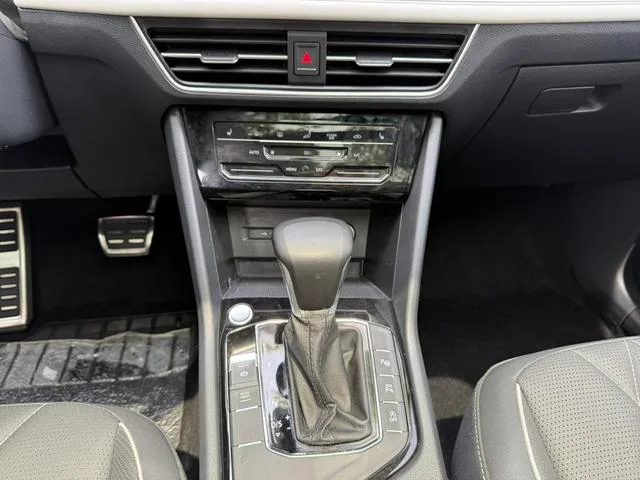 Volkswagen Tiguan L 2022 330TSI Automatic two-wheel drive R-Line Flagship Edition interior photo 13