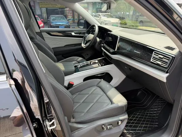 Volkswagen Teramont 2024 380TSI Version phare de respect à quatre roues motrices intérieur photo 13 Volkswagen Teramont 2024 380TSI Version phare de respect à quatre roues motrices intérieur photo 13