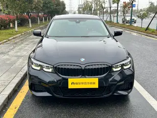 BMW 3 Series 2022 Модификация 325i M Спортивный ночной костюм экстерьер фото 2 BMW 3 Series 2022 Модификация 325i M Спортивный ночной костюм экстерьер фото 2