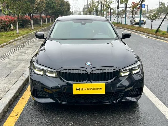 BMW 3 Series 2022 Модификация 325i M Спортивный ночной костюм экстерьер фото 2 BMW 3 Series 2022 Модификация 325i M Спортивный ночной костюм экстерьер фото 2
