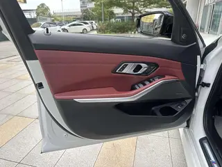 BMW 3 Series 2023 325Li M Traje nocturno deportivo Yao interior foto 20 BMW 3 Series 2023 325Li M Traje nocturno deportivo Yao interior foto 20