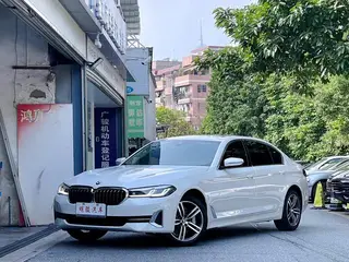 BMW 5 Series 2023 530Li Líder Traje de lujo exterior foto 1 BMW 5 Series 2023 530Li Líder Traje de lujo exterior foto 1