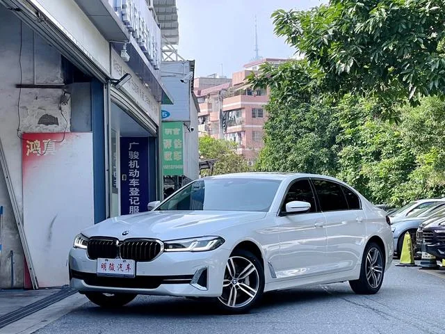 BMW 5 Series 2023 530Li Líder Traje de lujo exterior foto 1 BMW 5 Series 2023 530Li Líder Traje de lujo exterior foto 1