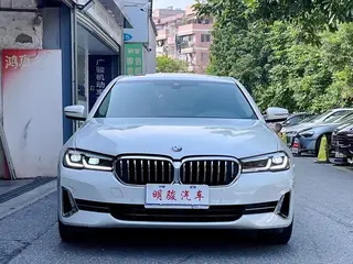 BMW 5 Series 2023 530Li Líder Traje de lujo exterior foto 2 BMW 5 Series 2023 530Li Líder Traje de lujo exterior foto 2