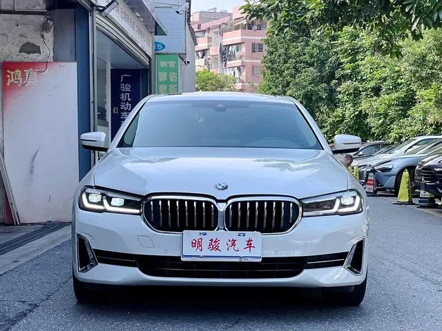 BMW 5 Series 2023 530Li Líder Traje de lujo exterior foto 2 BMW 5 Series 2023 530Li Líder Traje de lujo exterior foto 2