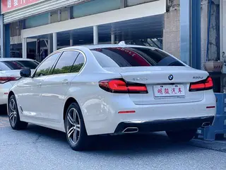 BMW 5 Series 2023 530Li Líder Traje de lujo exterior foto 4 BMW 5 Series 2023 530Li Líder Traje de lujo exterior foto 4