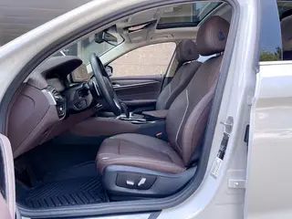 BMW 5 Series 2023 530Li Líder Traje de lujo interior foto 11 BMW 5 Series 2023 530Li Líder Traje de lujo interior foto 11
