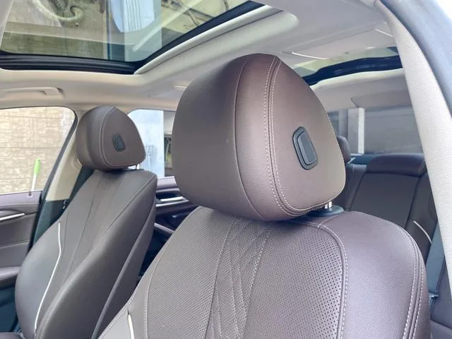 BMW 5 Series 2023 530Li Líder Traje de lujo interior foto 14 BMW 5 Series 2023 530Li Líder Traje de lujo interior foto 14