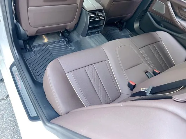 BMW 5 Series 2023 530Li Líder Traje de lujo interior foto 16 BMW 5 Series 2023 530Li Líder Traje de lujo interior foto 16