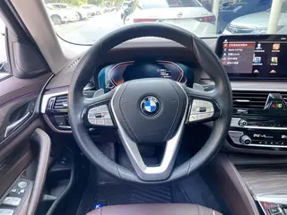 BMW 5 Series 2023 530Li Líder Traje de lujo interior foto 18 BMW 5 Series 2023 530Li Líder Traje de lujo interior foto 18