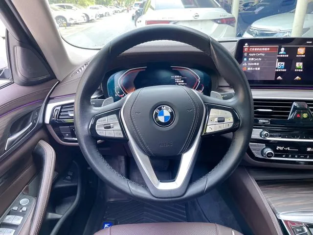 BMW 5 Series 2023 530Li Líder Traje de lujo interior foto 18 BMW 5 Series 2023 530Li Líder Traje de lujo interior foto 18