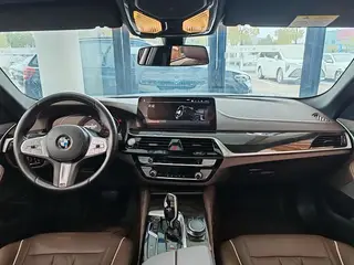 BMW 5 Series 2022 Segundo cambio 525Li M Conjunto deportivo exterior foto 8 BMW 5 Series 2022 Segundo cambio 525Li M Conjunto deportivo exterior foto 8