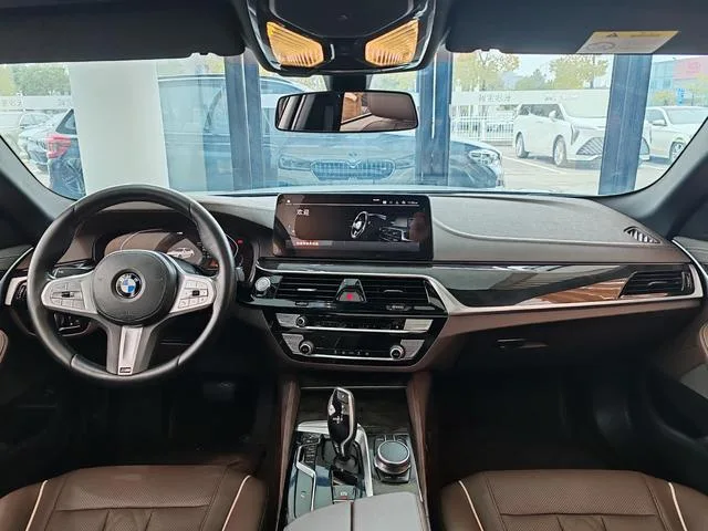 BMW 5 Series 2022 Segundo cambio 525Li M Conjunto deportivo exterior foto 8 BMW 5 Series 2022 Segundo cambio 525Li M Conjunto deportivo exterior foto 8