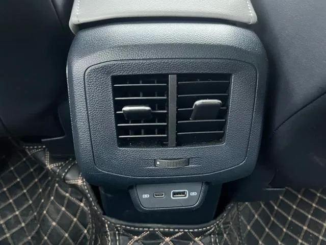Volkswagen Tharu 2025 New talent 300TSI Sharp Edition interior photo 17 Volkswagen Tharu 2025 New talent 300TSI Sharp Edition interior photo 17