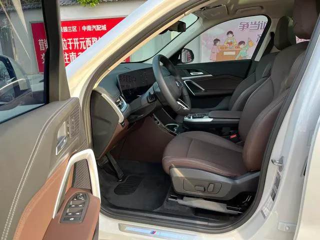 BMW X1 2025 sDrive25Li M Conjunto deportivo exterior foto 5 BMW X1 2025 sDrive25Li M Conjunto deportivo exterior foto 5