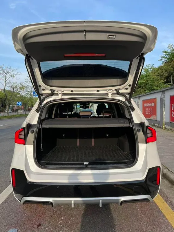 BMW X1 2025 sDrive25Li M Conjunto deportivo interior foto 15 BMW X1 2025 sDrive25Li M Conjunto deportivo interior foto 15