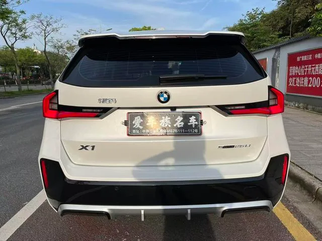 BMW X1 2025 sDrive25Li M Conjunto deportivo interior foto 16 BMW X1 2025 sDrive25Li M Conjunto deportivo interior foto 16