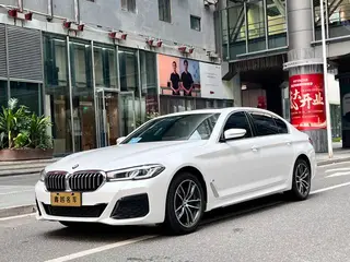 BMW 5 Series 2021 Reforma 525Li M Conjunto deportivo exterior foto 1 BMW 5 Series 2021 Reforma 525Li M Conjunto deportivo exterior foto 1