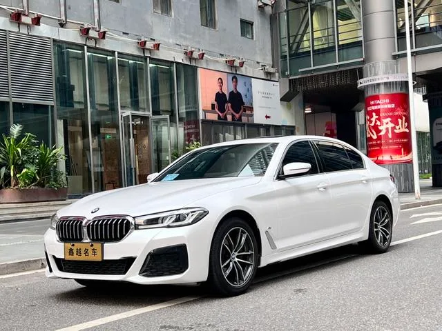 BMW 5 Series 2021 Reforma 525Li M Conjunto deportivo exterior foto 1 BMW 5 Series 2021 Reforma 525Li M Conjunto deportivo exterior foto 1