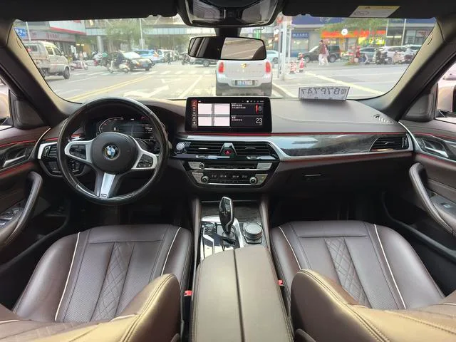 BMW 5 Series 2021 Reforma 525Li M Conjunto deportivo exterior foto 4 BMW 5 Series 2021 Reforma 525Li M Conjunto deportivo exterior foto 4