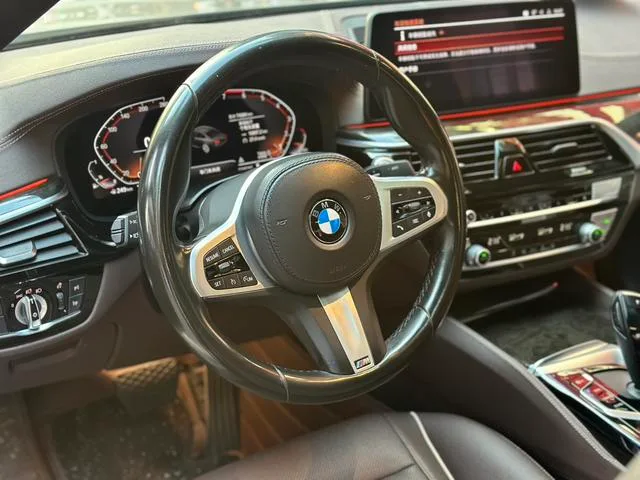 BMW 5 Series 2021 Reforma 525Li M Conjunto deportivo interior foto 10 BMW 5 Series 2021 Reforma 525Li M Conjunto deportivo interior foto 10
