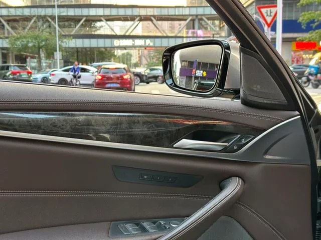 BMW 5 Series 2021 Reforma 525Li M Conjunto deportivo interior foto 13 BMW 5 Series 2021 Reforma 525Li M Conjunto deportivo interior foto 13