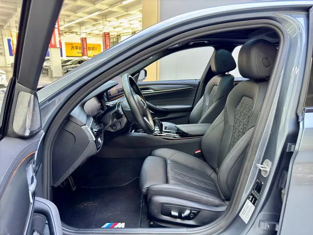 BMW 5 Series 2021 525i M Conjunto deportivo exterior foto 6 BMW 5 Series 2021 525i M Conjunto deportivo exterior foto 6