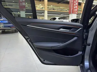 BMW 5 Series 2021 525i M Conjunto deportivo interior foto 8 BMW 5 Series 2021 525i M Conjunto deportivo interior foto 8