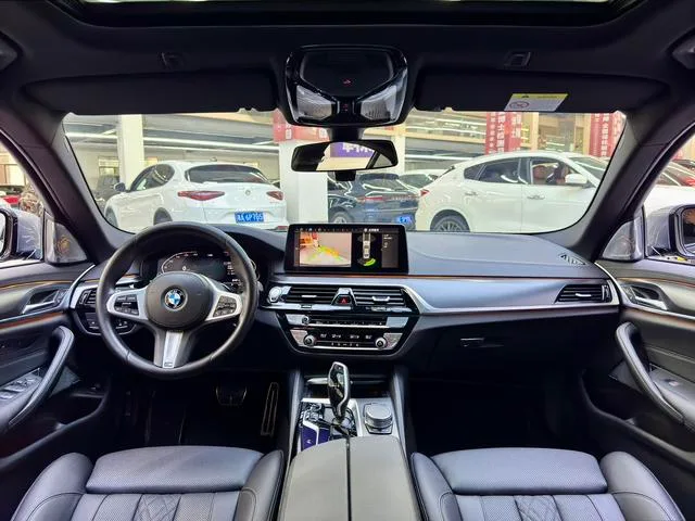 BMW 5 Series 2021 525i M Conjunto deportivo interior foto 10 BMW 5 Series 2021 525i M Conjunto deportivo interior foto 10