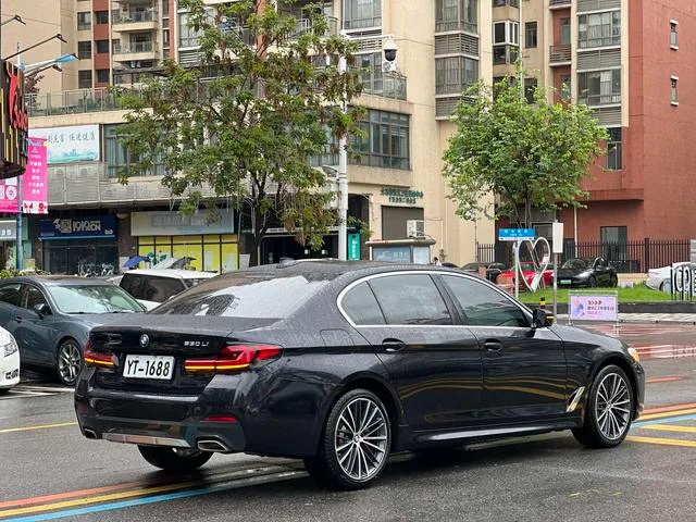 BMW 5 Series 2022 Reforma 530Li Líder M Conjunto deportivo exterior foto 3 BMW 5 Series 2022 Reforma 530Li Líder M Conjunto deportivo exterior foto 3
