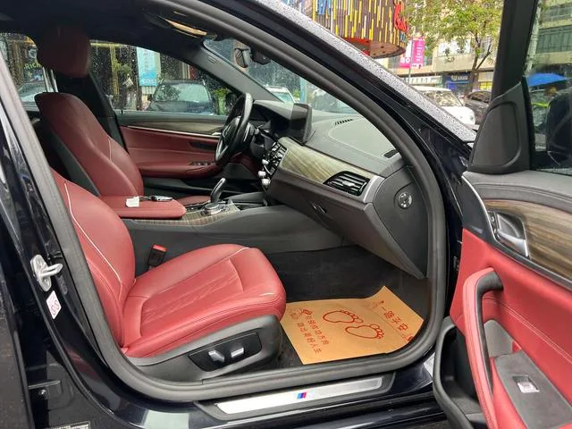 BMW 5 Series 2022 Reforma 530Li Líder M Conjunto deportivo interior foto 6 BMW 5 Series 2022 Reforma 530Li Líder M Conjunto deportivo interior foto 6