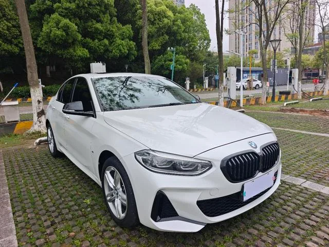 BMW 1 Series 2023 120i M Спортивные ночные издания экстерьер фото 3 BMW 1 Series 2023 120i M Спортивные ночные издания экстерьер фото 3