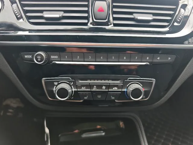 BMW 1 Series 2023 120i M Спортивные ночные издания интерьер фото 20 BMW 1 Series 2023 120i M Спортивные ночные издания интерьер фото 20