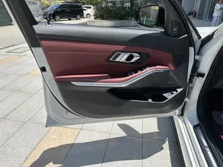 BMW 3 Series 2023 325Li M Sports Night Suit interior photo 20 BMW 3 Series 2023 325Li M Sports Night Suit interior photo 20