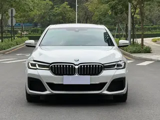BMW 5 Series 2022 530Li Líder M Conjunto deportivo exterior foto 2 BMW 5 Series 2022 530Li Líder M Conjunto deportivo exterior foto 2