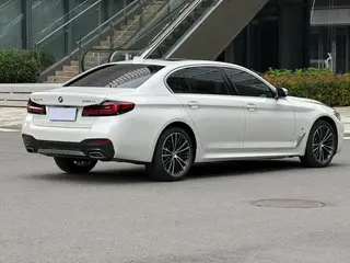 BMW 5 Series 2022 530Li Líder M Conjunto deportivo exterior foto 4 BMW 5 Series 2022 530Li Líder M Conjunto deportivo exterior foto 4
