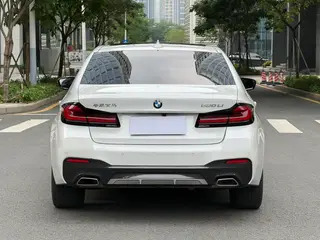 BMW 5 Series 2022 530Li Líder M Conjunto deportivo exterior foto 5 BMW 5 Series 2022 530Li Líder M Conjunto deportivo exterior foto 5
