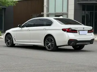 BMW 5 Series 2022 530Li Líder M Conjunto deportivo exterior foto 6 BMW 5 Series 2022 530Li Líder M Conjunto deportivo exterior foto 6
