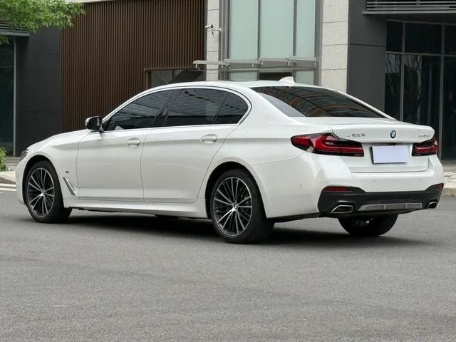 BMW 5 Series 2022 530Li Líder M Conjunto deportivo exterior foto 6 BMW 5 Series 2022 530Li Líder M Conjunto deportivo exterior foto 6