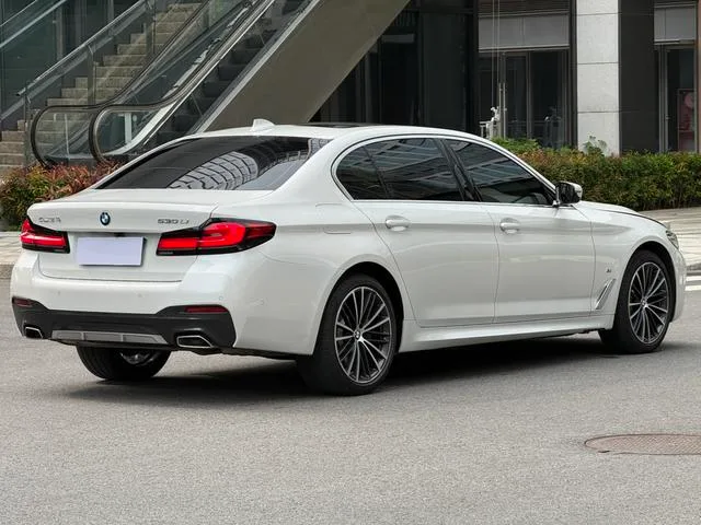 BMW 5 Series 2022 530Li Líder M Conjunto deportivo exterior foto 7 BMW 5 Series 2022 530Li Líder M Conjunto deportivo exterior foto 7