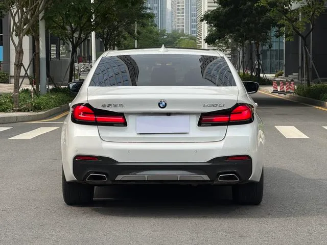 BMW 5 Series 2022 530Li Líder M Conjunto deportivo exterior foto 8 BMW 5 Series 2022 530Li Líder M Conjunto deportivo exterior foto 8