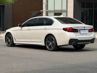 BMW 5 Series 2022 530Li Líder M Conjunto deportivo exterior foto 9 BMW 5 Series 2022 530Li Líder M Conjunto deportivo exterior foto 9