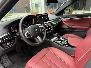 BMW 5 Series 2022 530Li Líder M Conjunto deportivo interior foto 11 BMW 5 Series 2022 530Li Líder M Conjunto deportivo interior foto 11
